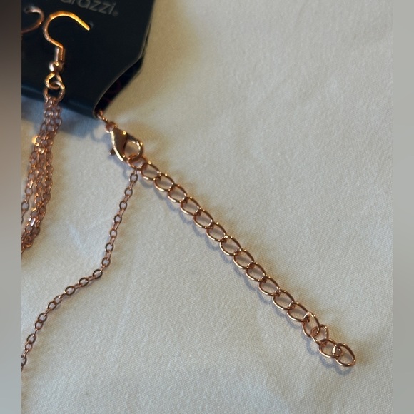Elegant Rose Gold Pendant Necklace - Picture 6 of 6